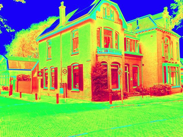 Plaatje van een huis gemaakt met infraroodcamera. Bron: Zaanse Energie Koöperatie