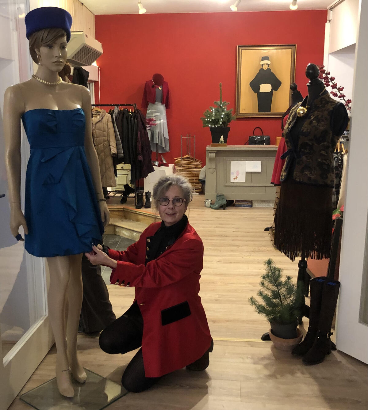 foto van Hetty in haar kledingwinkel